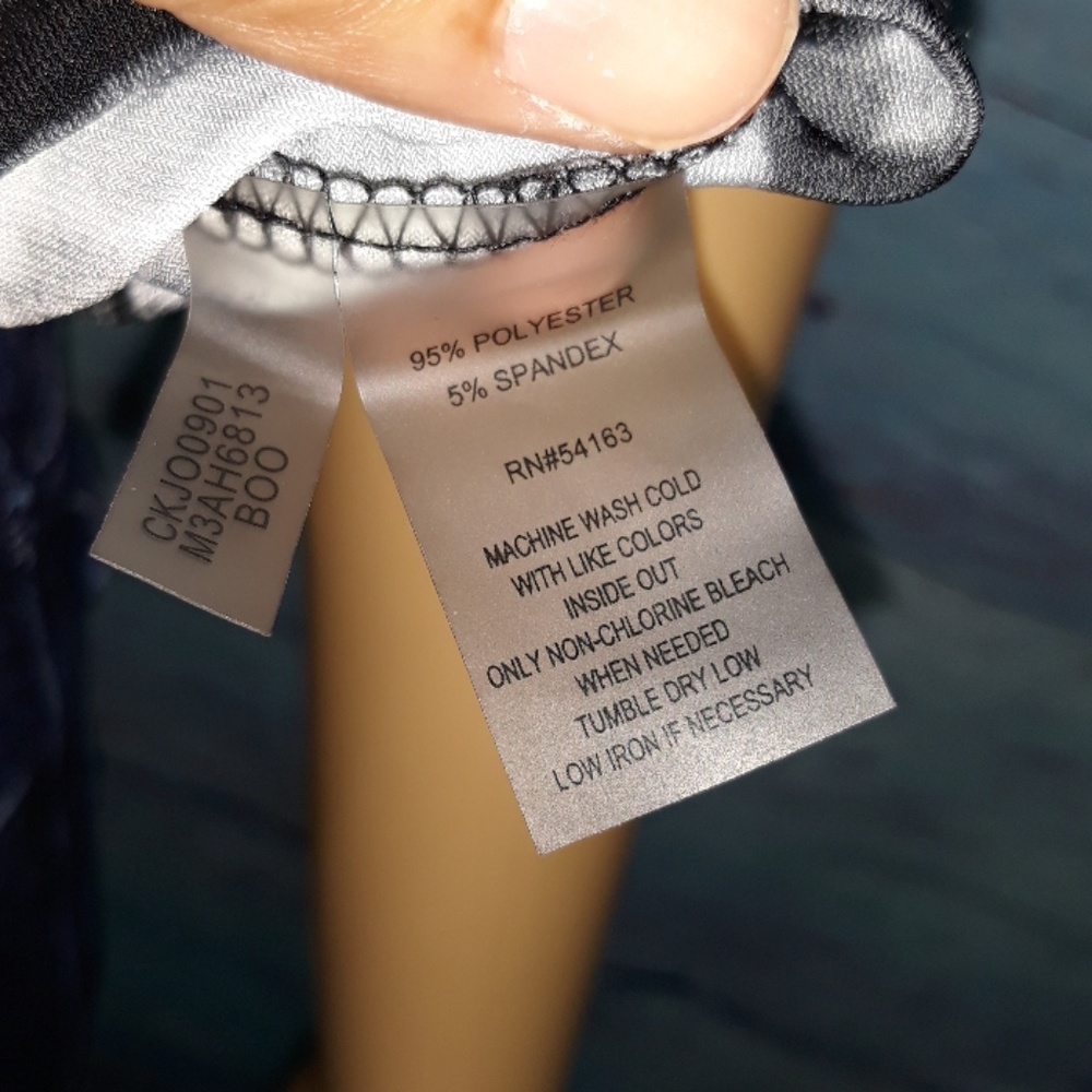 Calvin Klein Sleeveless Blouse  |  Size L. - Picture 7 of 7